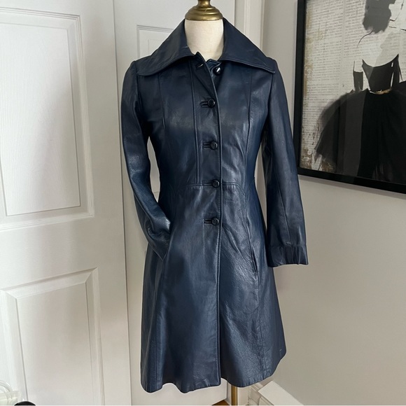 *VINTAGE C. 1970s NAVY BLUE LEATHER COAT - Picture 4 of 17